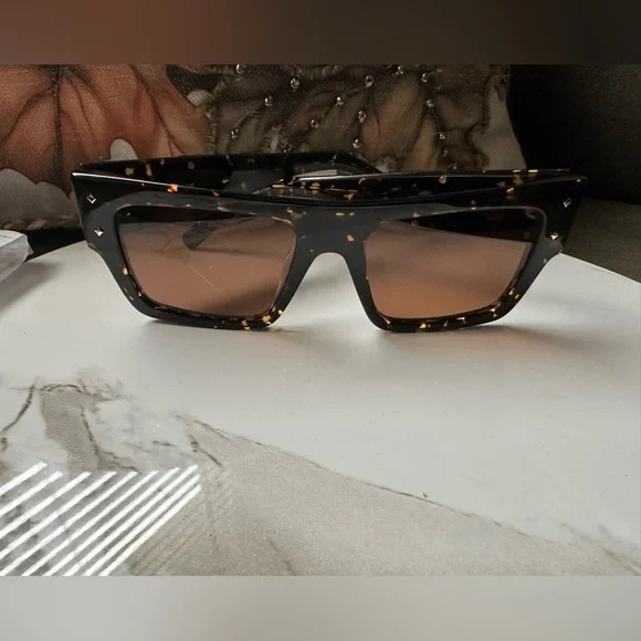 MCM | Accessories | Mcm Tortoise Shell Sunglasses With Brown  display picture 3